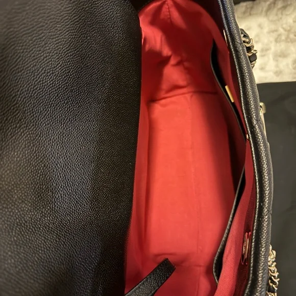 CHANEL Black Quilted Shoulder Bag with Gold Chain - Picture 7 of 9